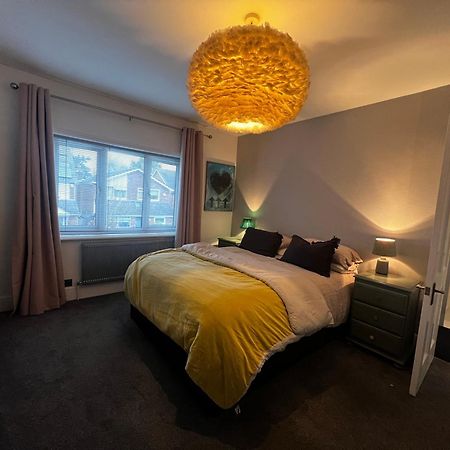 Warm And Cosy City Centre Home Near Train Station ชิชิสเตอร์ ภายนอก รูปภาพ