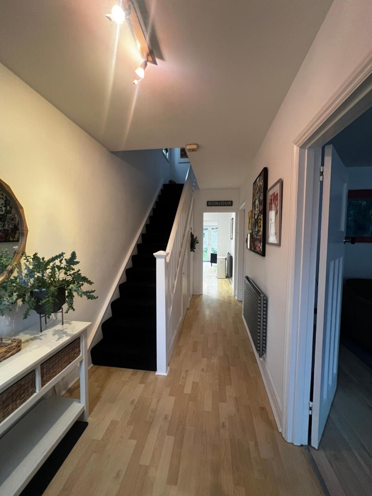 Warm And Cosy City Centre Home Near Train Station ชิชิสเตอร์ ภายนอก รูปภาพ