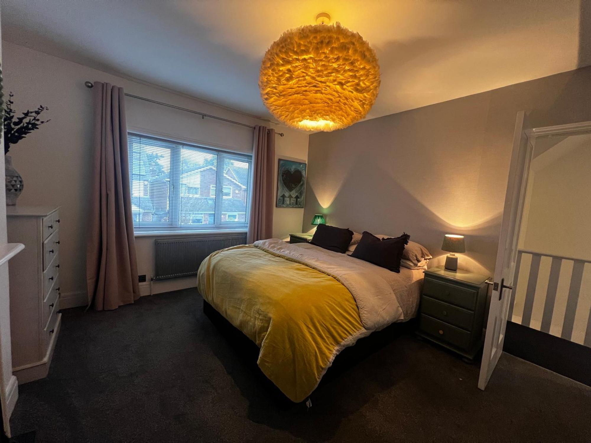 Warm And Cosy City Centre Home Near Train Station ชิชิสเตอร์ ภายนอก รูปภาพ