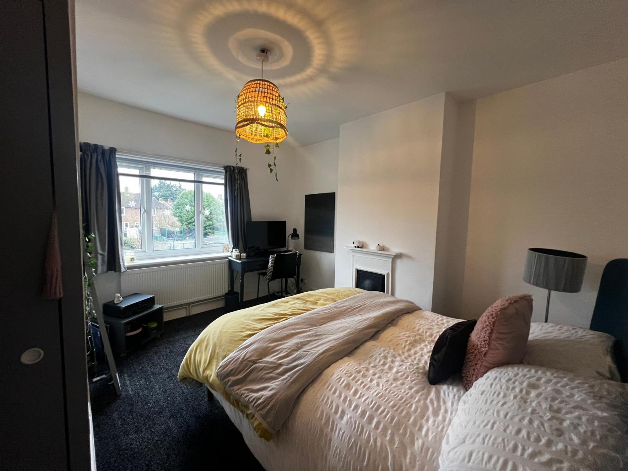 Warm And Cosy City Centre Home Near Train Station ชิชิสเตอร์ ภายนอก รูปภาพ