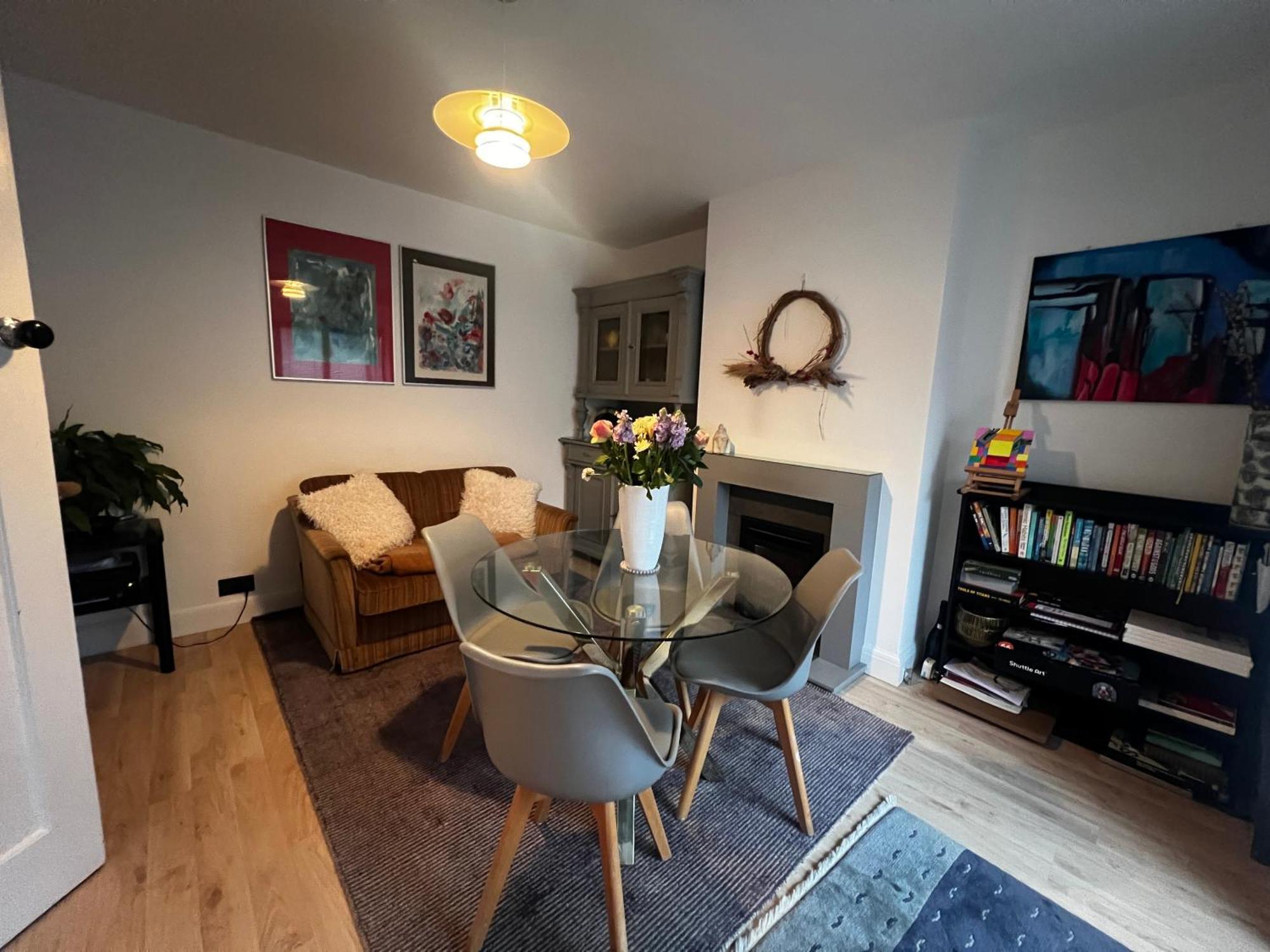 Warm And Cosy City Centre Home Near Train Station ชิชิสเตอร์ ภายนอก รูปภาพ